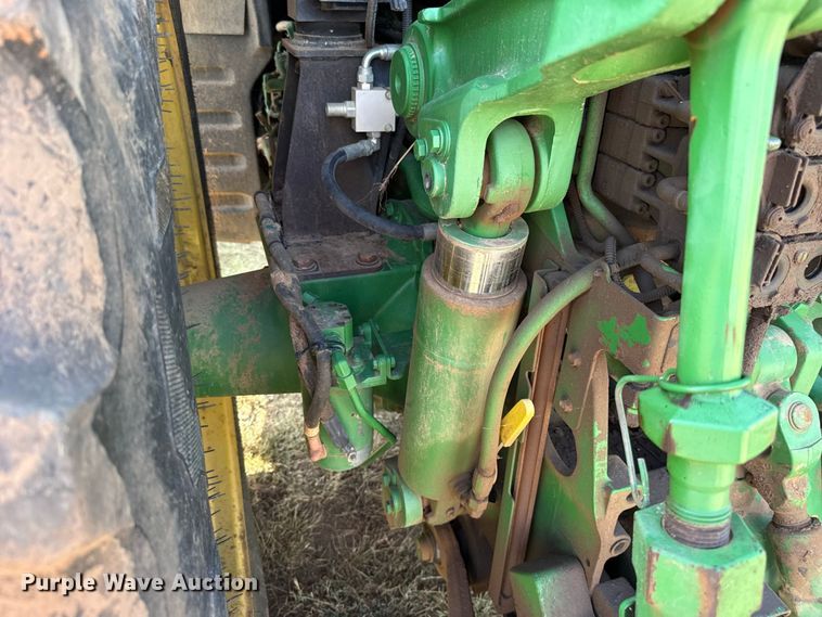 image for item FC4216 2011 John Deere 7215R MFWD tractor