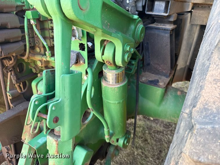 image for item FC4216 2011 John Deere 7215R MFWD tractor