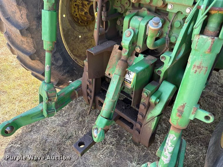 image for item FC4216 2011 John Deere 7215R MFWD tractor