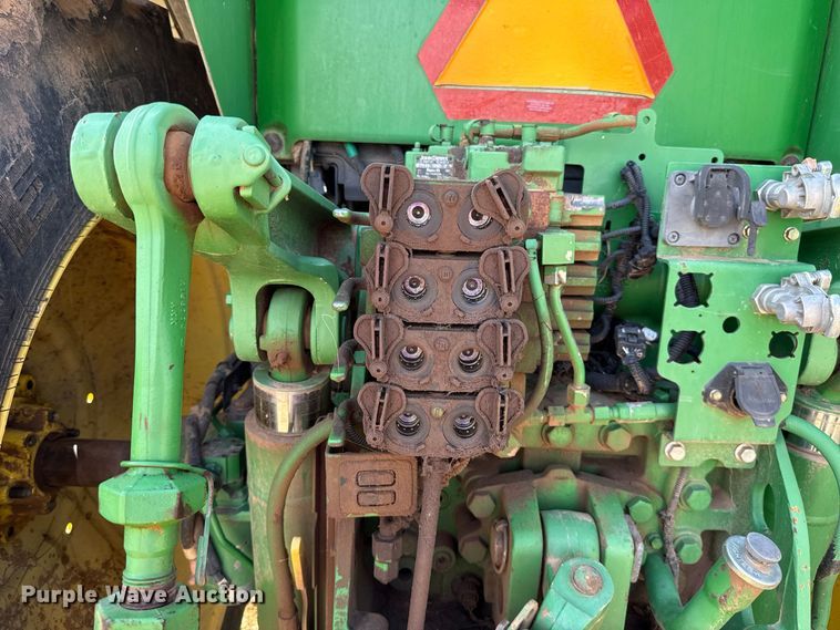 image for item FC4216 2011 John Deere 7215R MFWD tractor