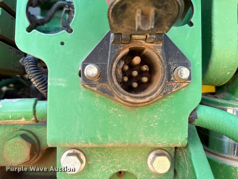 image for item FC4216 2011 John Deere 7215R MFWD tractor