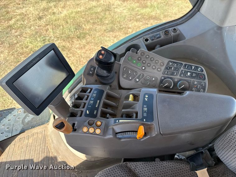 image for item FC4216 2011 John Deere 7215R MFWD tractor