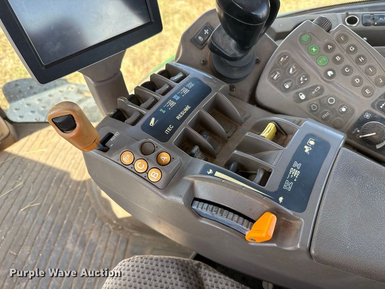 image for item FC4216 2011 John Deere 7215R MFWD tractor