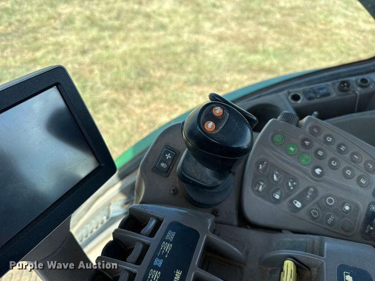 image for item FC4216 2011 John Deere 7215R MFWD tractor