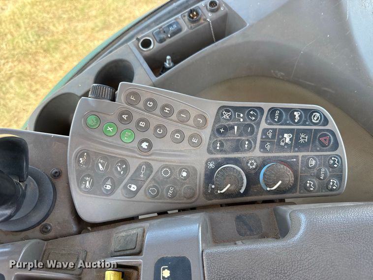 image for item FC4216 2011 John Deere 7215R MFWD tractor