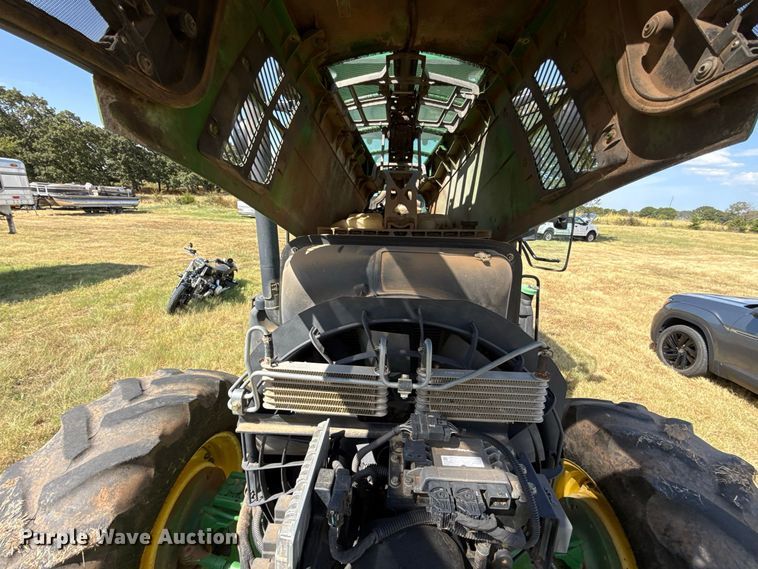 image for item FC4216 2011 John Deere 7215R MFWD tractor