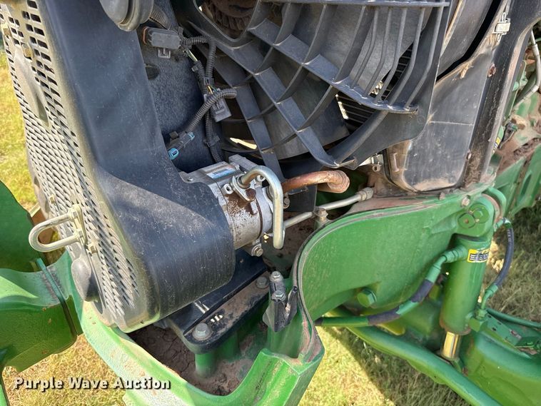 image for item FC4216 2011 John Deere 7215R MFWD tractor