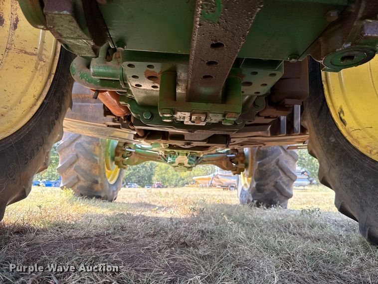 image for item FC4216 2011 John Deere 7215R MFWD tractor