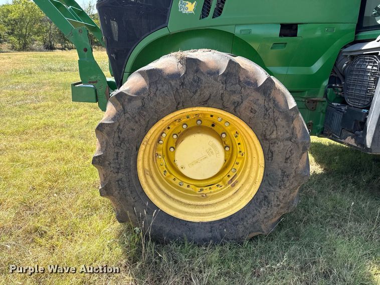 image for item FC4216 2011 John Deere 7215R MFWD tractor