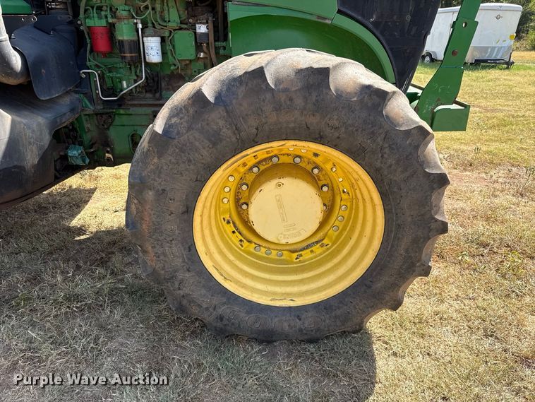 image for item FC4216 2011 John Deere 7215R MFWD tractor