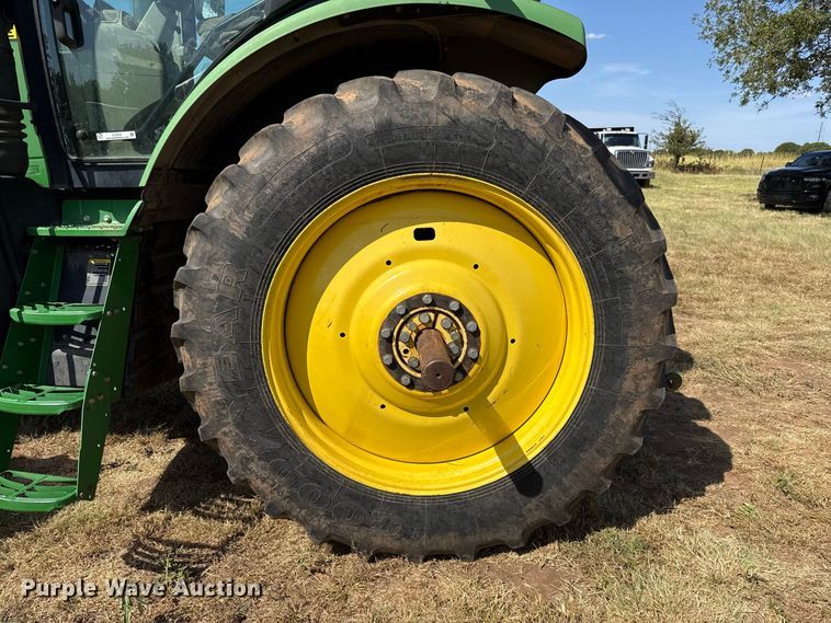 image for item FC4216 2011 John Deere 7215R MFWD tractor