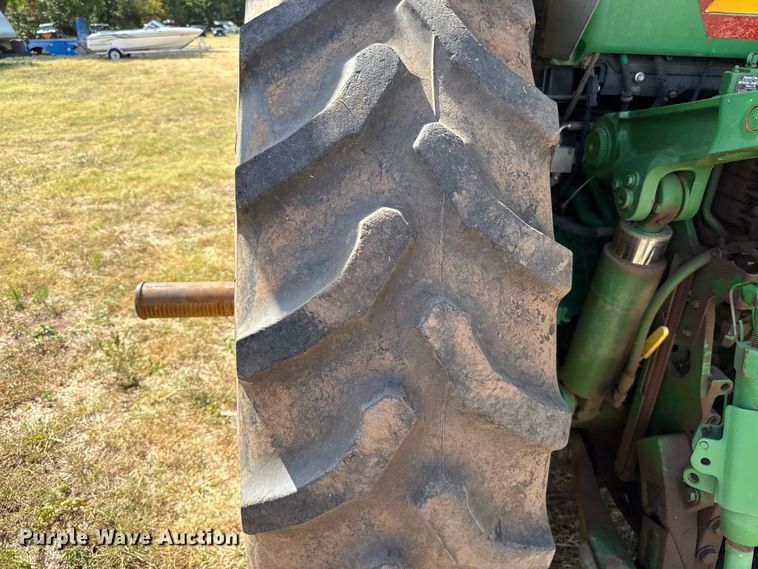 image for item FC4216 2011 John Deere 7215R MFWD tractor