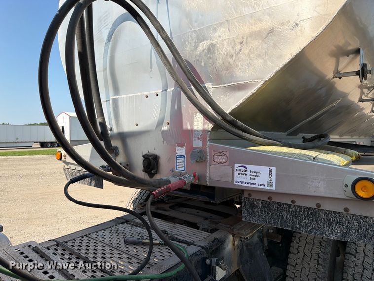 image for item FK3287 2007 Pacer by Cei Equipment Company, Inc. AT35HCL feed delivery trailer
