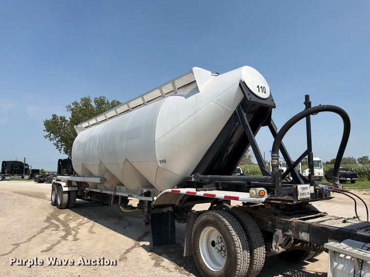 image for item FK3289 1985 Fruehauf FRUE tank trailer