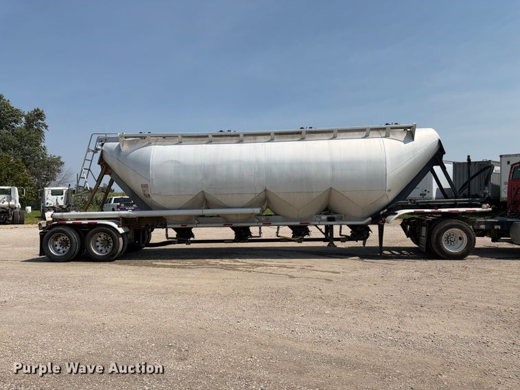 image for item FK3289 1985 Fruehauf FRUE tank trailer