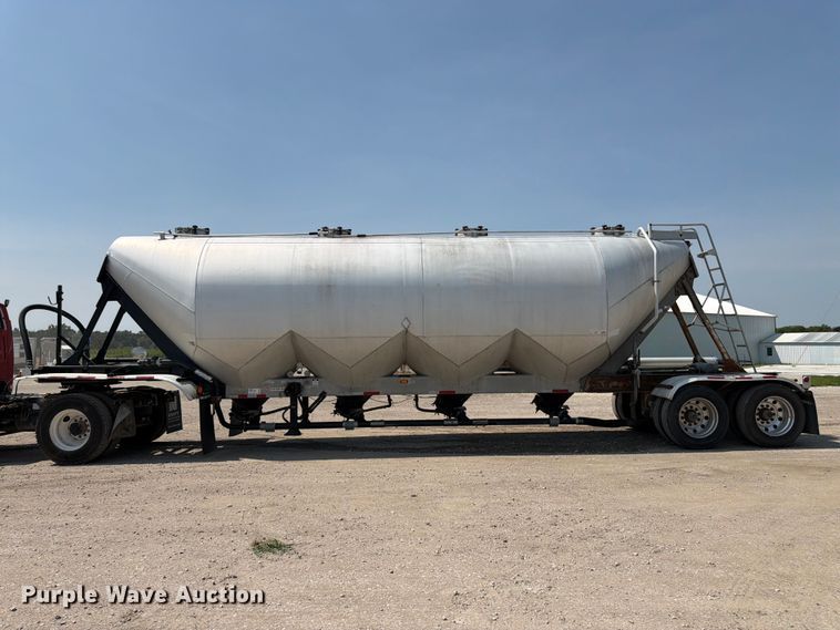 image for item FK3289 1985 Fruehauf FRUE tank trailer