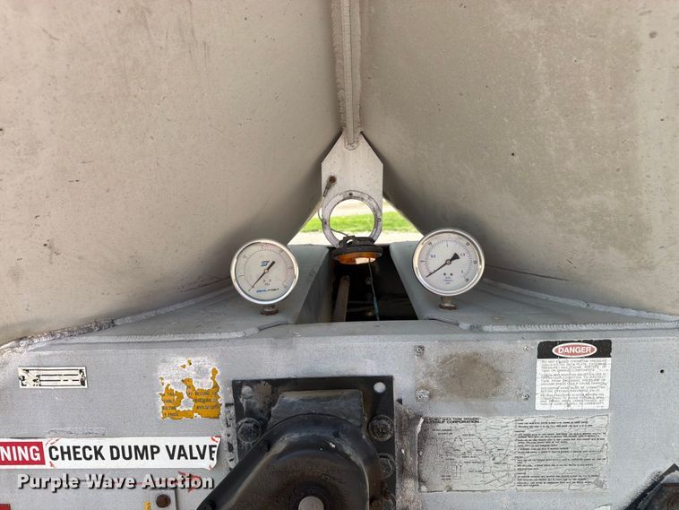 image for item FK3289 1985 Fruehauf FRUE tank trailer