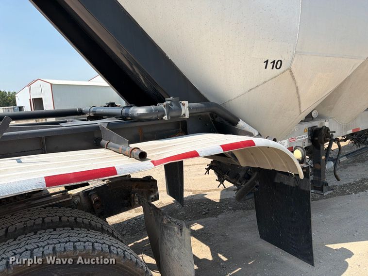 image for item FK3289 1985 Fruehauf FRUE tank trailer