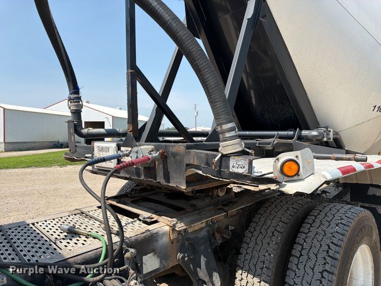 image for item FK3289 1985 Fruehauf FRUE tank trailer