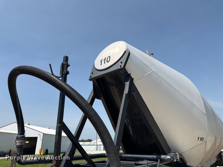 image for item FK3289 1985 Fruehauf FRUE tank trailer