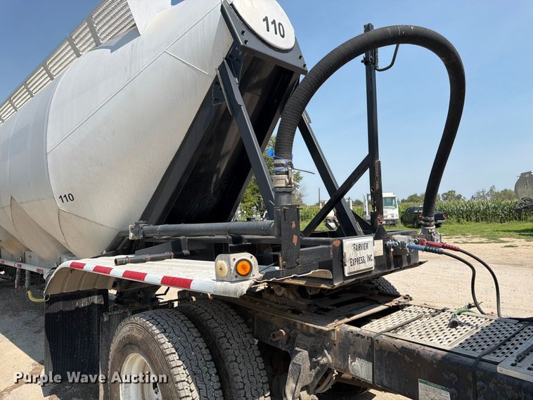 image for item FK3289 1985 Fruehauf FRUE tank trailer