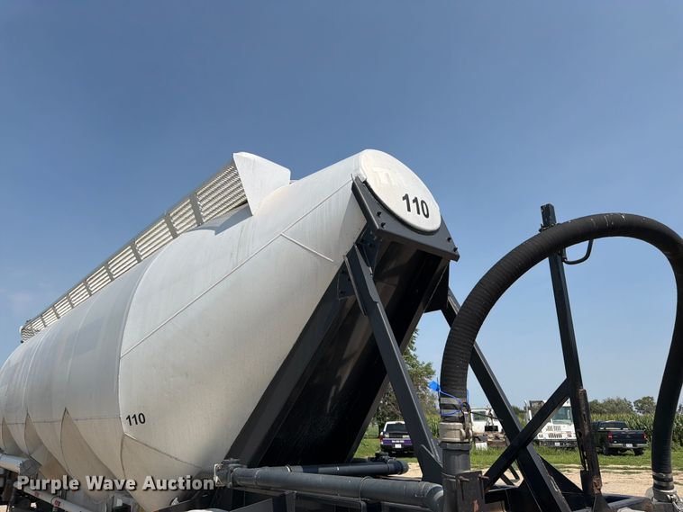 image for item FK3289 1985 Fruehauf FRUE tank trailer