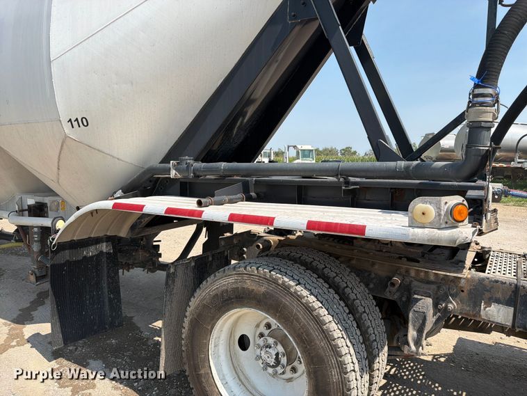image for item FK3289 1985 Fruehauf FRUE tank trailer