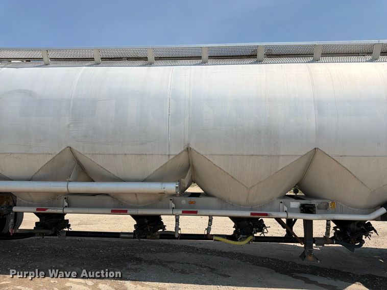 image for item FK3289 1985 Fruehauf FRUE tank trailer