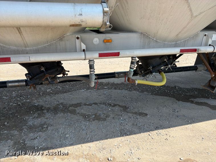 image for item FK3289 1985 Fruehauf FRUE tank trailer