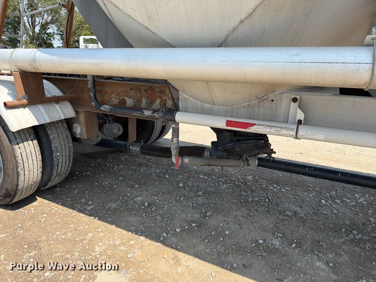 image for item FK3289 1985 Fruehauf FRUE tank trailer