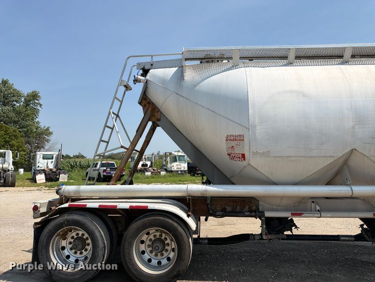 image for item FK3289 1985 Fruehauf FRUE tank trailer