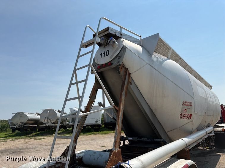 image for item FK3289 1985 Fruehauf FRUE tank trailer