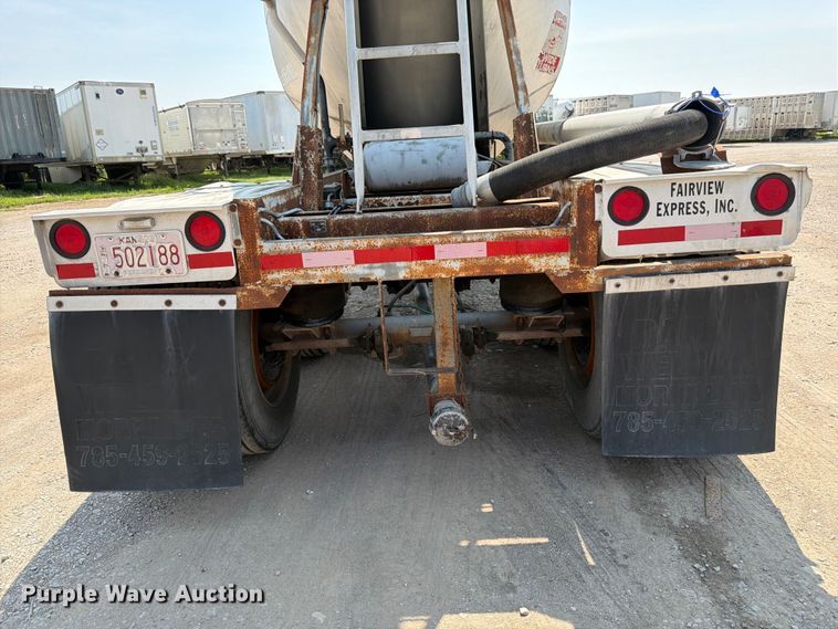 image for item FK3289 1985 Fruehauf FRUE tank trailer