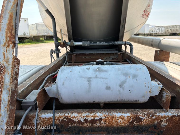 image for item FK3289 1985 Fruehauf FRUE tank trailer