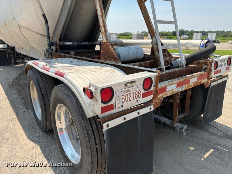 image for item FK3289 1985 Fruehauf FRUE tank trailer