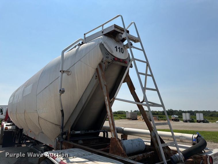 image for item FK3289 1985 Fruehauf FRUE tank trailer