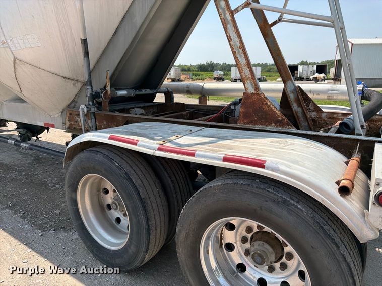 image for item FK3289 1985 Fruehauf FRUE tank trailer