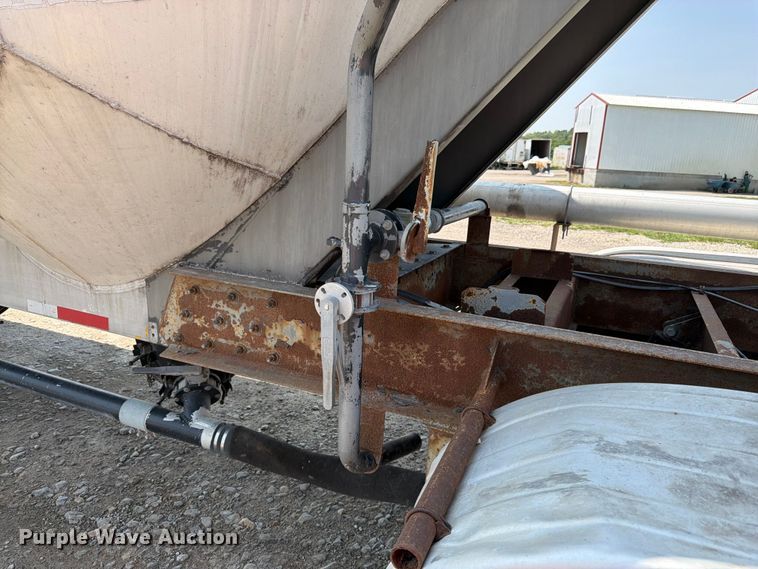 image for item FK3289 1985 Fruehauf FRUE tank trailer