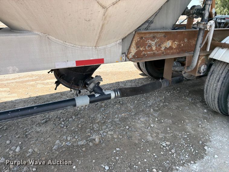 image for item FK3289 1985 Fruehauf FRUE tank trailer