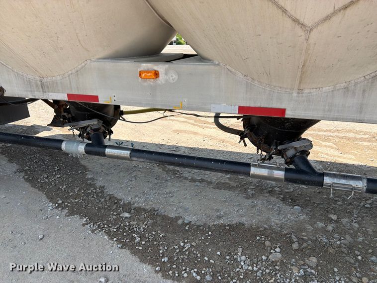 image for item FK3289 1985 Fruehauf FRUE tank trailer