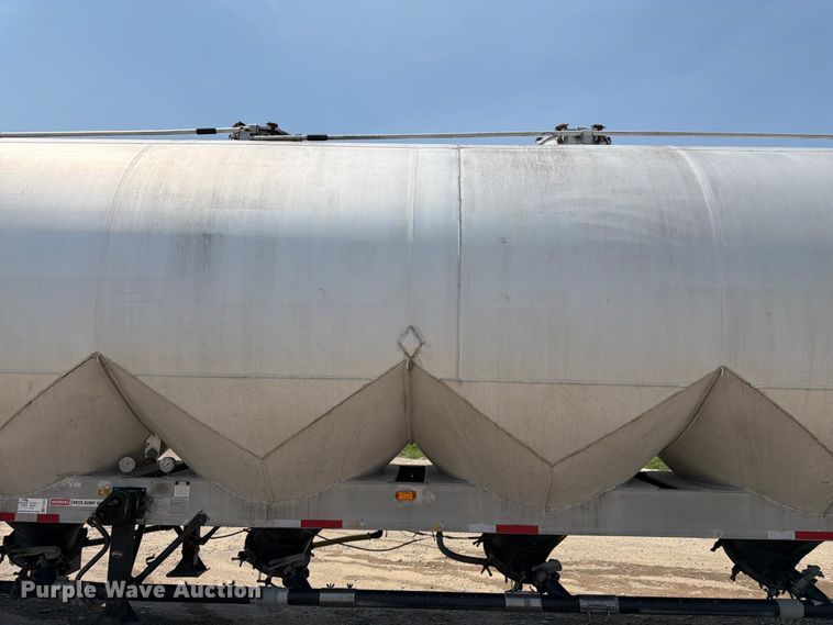 image for item FK3289 1985 Fruehauf FRUE tank trailer