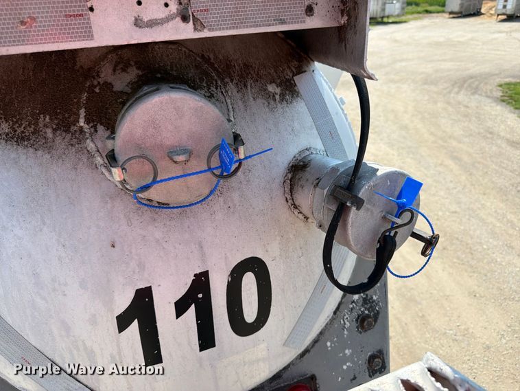 image for item FK3289 1985 Fruehauf FRUE tank trailer