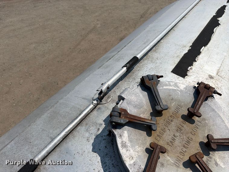 image for item FK3289 1985 Fruehauf FRUE tank trailer