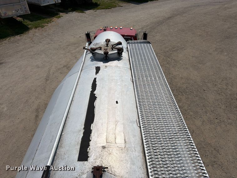 image for item FK3289 1985 Fruehauf FRUE tank trailer