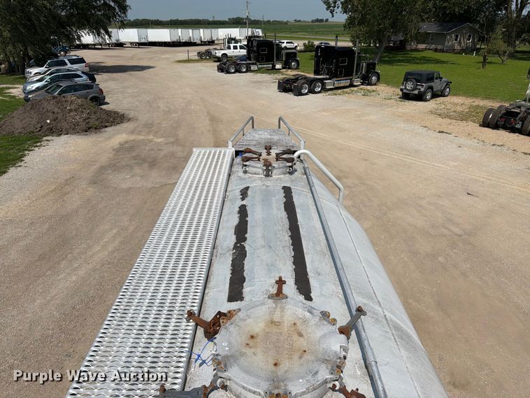 image for item FK3289 1985 Fruehauf FRUE tank trailer