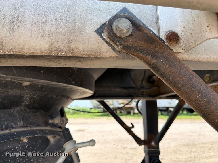 image for item FK3289 1985 Fruehauf FRUE tank trailer