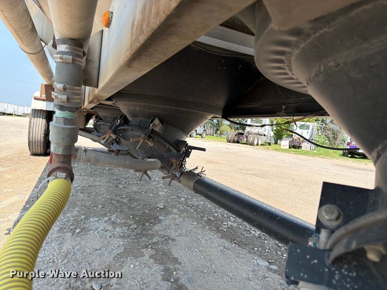 image for item FK3289 1985 Fruehauf FRUE tank trailer