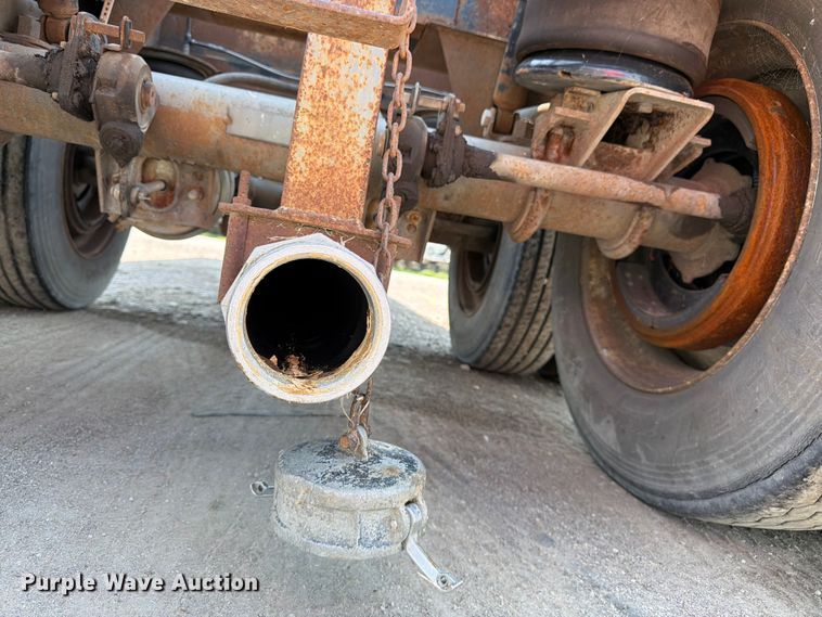 image for item FK3289 1985 Fruehauf FRUE tank trailer