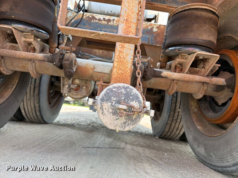 image for item FK3289 1985 Fruehauf FRUE tank trailer