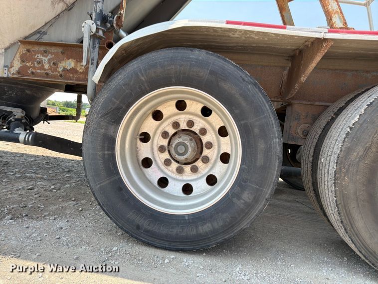 image for item FK3289 1985 Fruehauf FRUE tank trailer